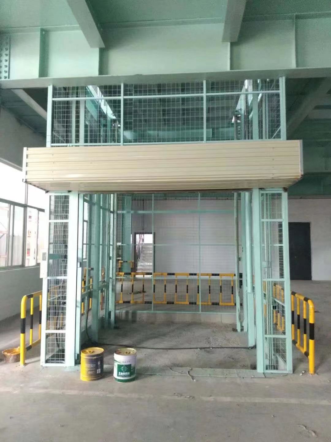 卷簾門(mén)式升降貨梯